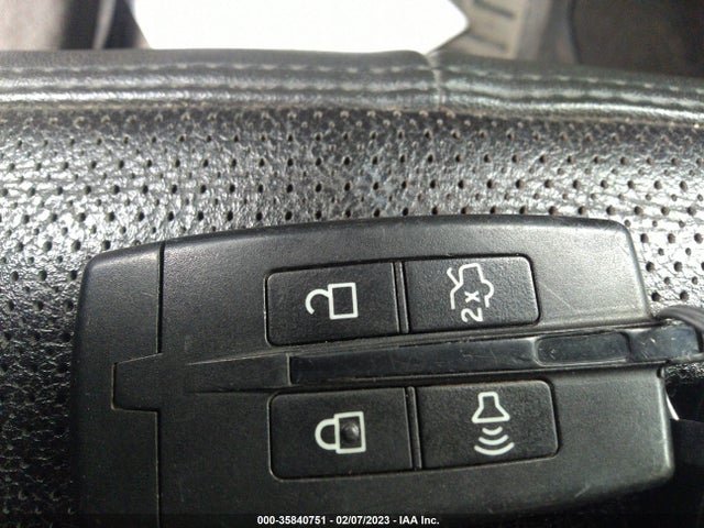 Lincoln MKT 2010 2LMHJ5AR9ABJ20261 Image 3