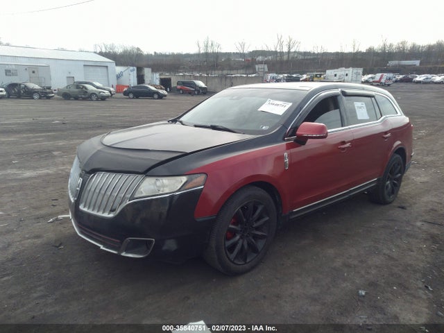 Lincoln MKT 2010 2LMHJ5AR9ABJ20261 Image 2