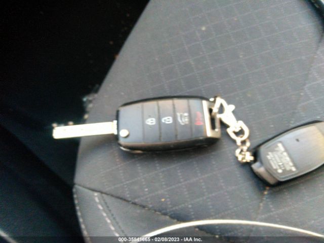 5XYPGDA36HG323288 KIA SORENTO LX