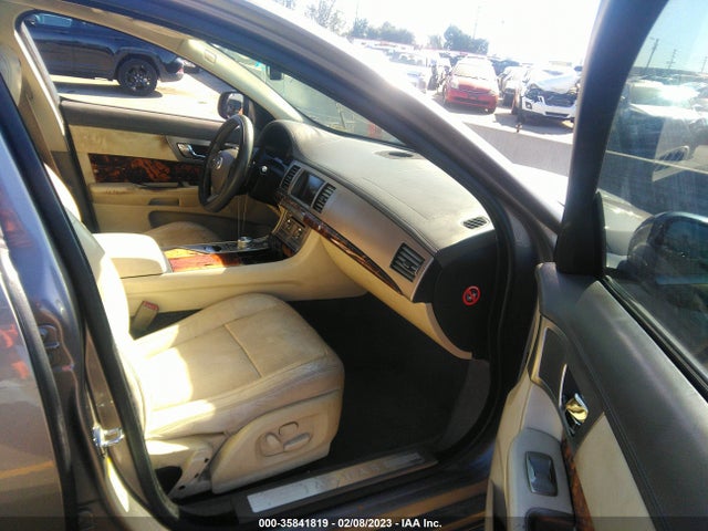 SAJWA0GB5BLR85641 Jaguar XF PREMIUM