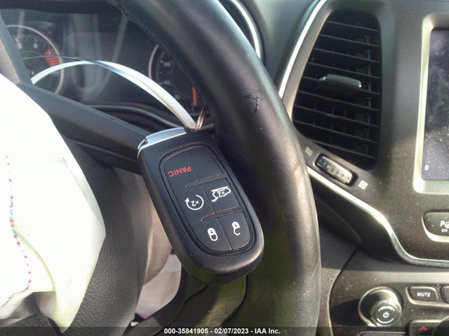 2019 Jeep Cherokee, VIN: 1C4PJMBX7KD369205