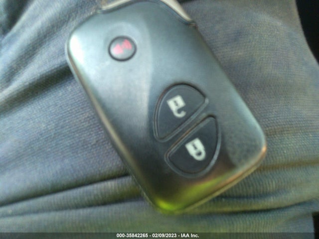 Lexus CT 200H 2012 JTHKD5BH7C2066534 Image 11
