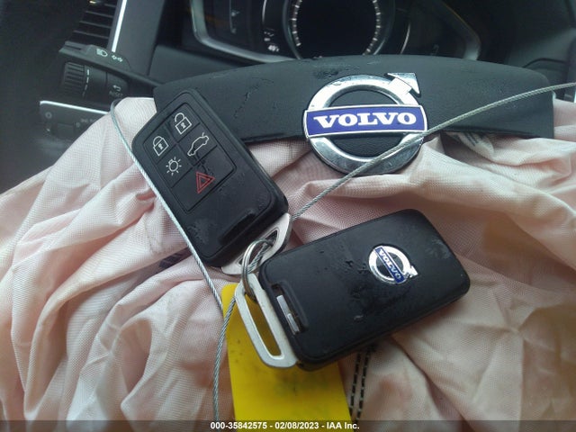 2017 Volvo XC60, VIN: YV440MDU4H2120869