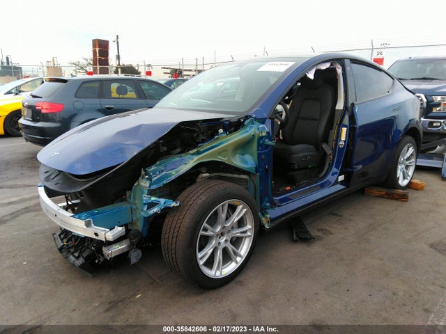 Tesla Model Y Long Range 2023 7SAYGDEE2PA034477 Image 2