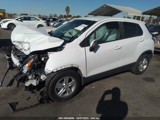 Chevrolet TRAX LS 2021 KL7CJKSB0MB308152 Image 2