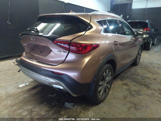 2017 Infiniti QX30, VIN: SJKCH5CR2HA020346