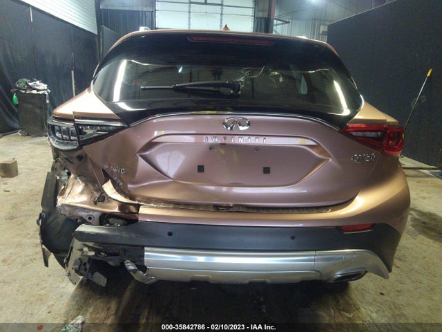 2017 Infiniti QX30, VIN: SJKCH5CR2HA020346