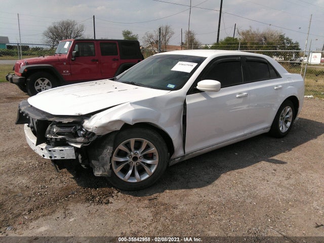 2015 Chrysler 300, VIN: 2C3CCAAG5FH769253