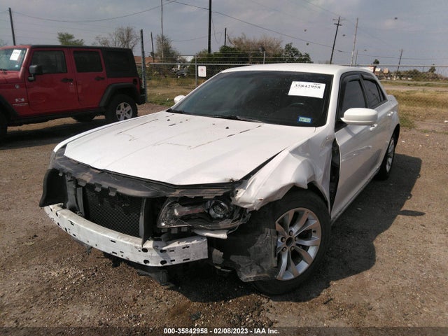 2015 Chrysler 300, VIN: 2C3CCAAG5FH769253