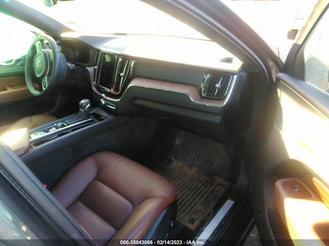 2021 Volvo XC60, VIN: YV4102RK2M1881463