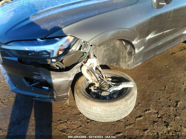 2021 Volvo XC60, VIN: YV4102RK2M1881463