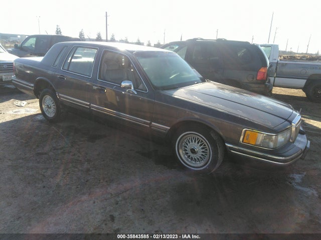 Lincoln Town Car Signature 1992 1LNLM82W1NY709901 main image