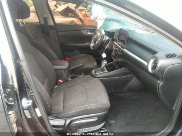 3KPF24AD1KE105749 KIA FORTE FE