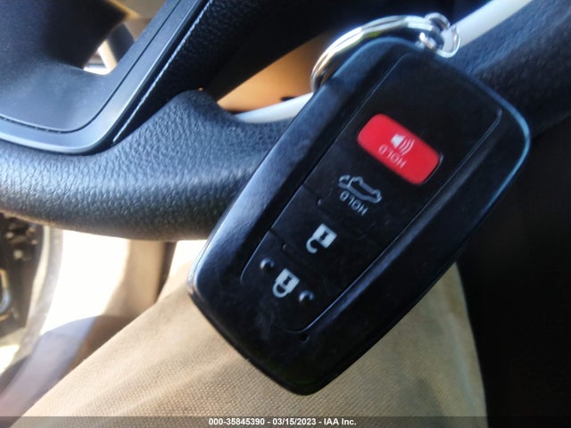 2019 TOYOTA RAV4 XLE VIN: 2T3W1RFV1KW056378