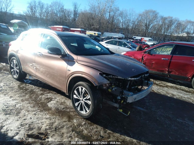 2017 Infiniti QX30, VIN: SJKCH5CR8HA016916
