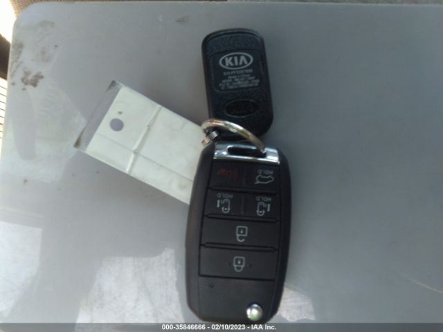 KNDMB5C15K6558925 KIA SEDONA LX
