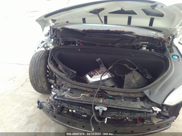 2016 Tesla Model X, VIN: 5YJXCAE48GFS00868