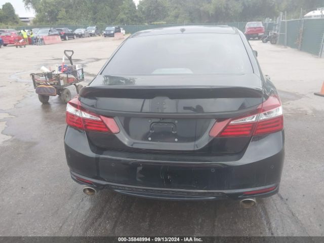 1HGCR3F9XHA035310 Honda Accord Touring V6