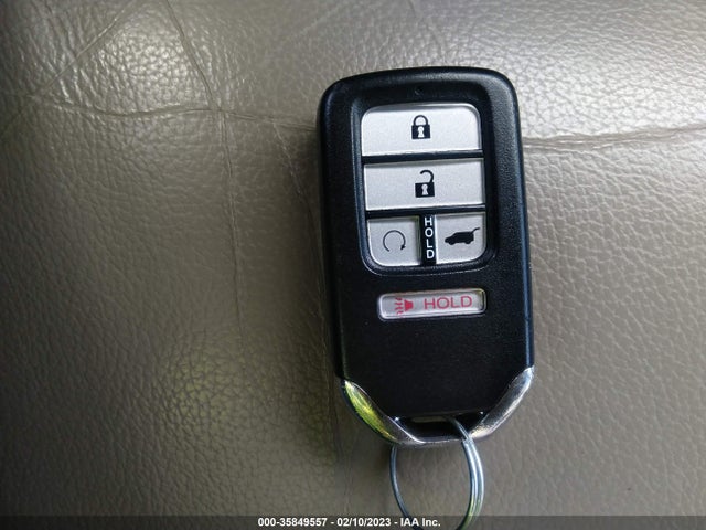 2016 Honda Pilot, VIN: 5FNYF6H76GB083936
