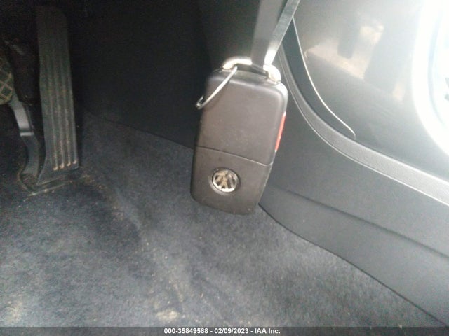 2017 Volkswagen Beetle, VIN: 3VWT17AT2HM800235