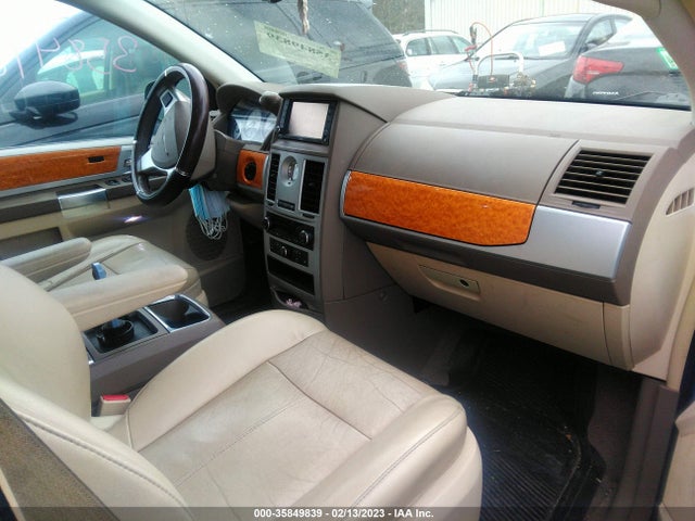 2A4RR6DX6AR136917 Chrysler Town & Country Limited