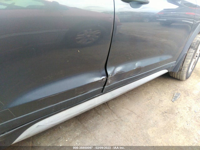 2017 HYUNDAI TUCSON SE VIN: KM8J33A44HU495642