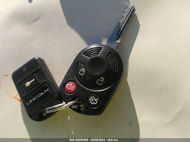 Lincoln Navigator 2011 5LMJJ2J59BEJ05996 Image 3