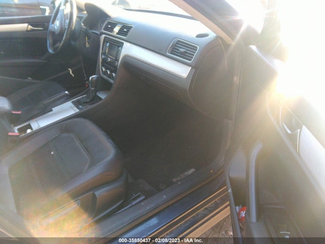 1VWBP7A37CC011535 Volkswagen Passat