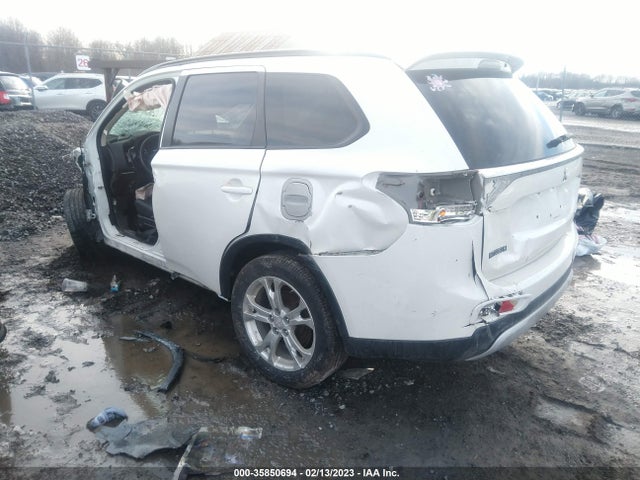 JA4AZ3A32FZ012198 Mitsubishi Outlander Se