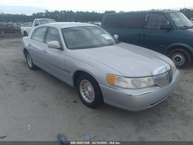 Lincoln Town Car 1999 1LNHM81W2XY669760 головне зображення