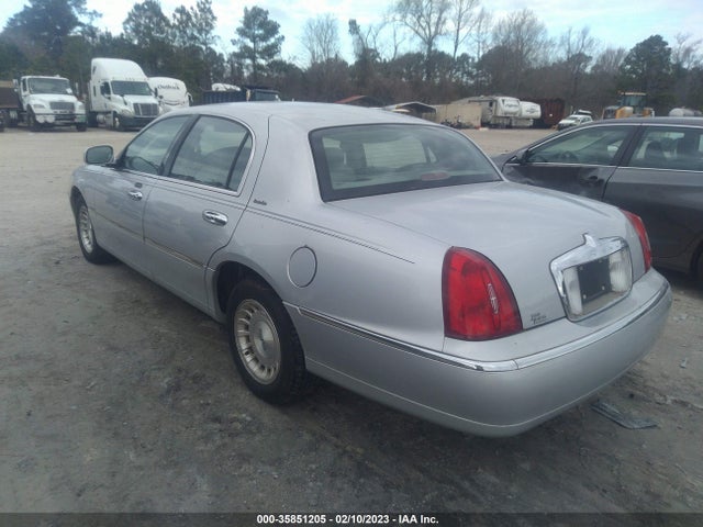 Lincoln Town Car 1999 1LNHM81W2XY669760 Image 4