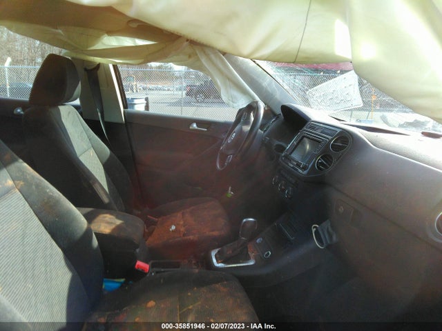 2018 VOLKSWAGEN TIGUAN LIMITED VIN: WVGAV7AX1JK000147