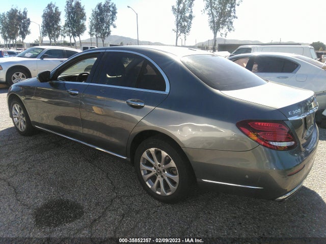 2018 Mercedes-Benz E-Class, VIN: WDDZF4JB3JA437585