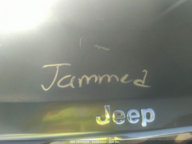 1J8HG48K27C598427 Jeep Commander Sport
