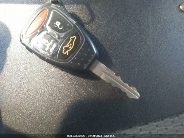 1J8HG48K27C598427 Jeep Commander Sport