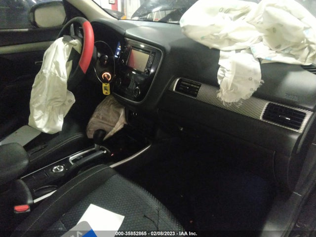 JA4AZ2A3XHZ053790 Mitsubishi Outlander Es