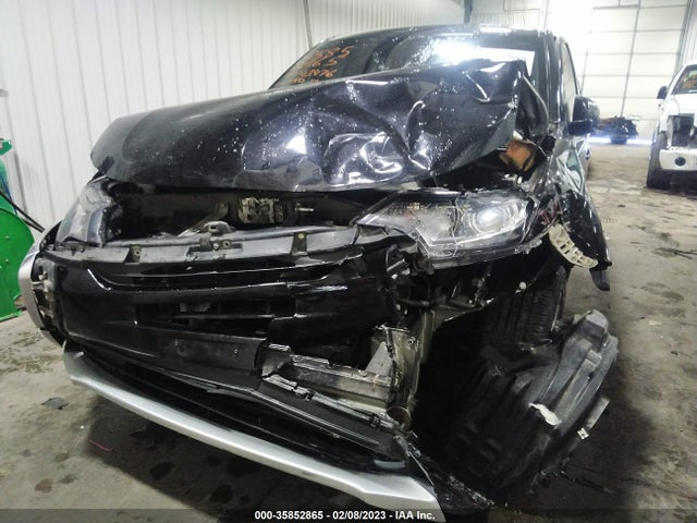 JA4AZ2A3XHZ053790 Mitsubishi Outlander Es