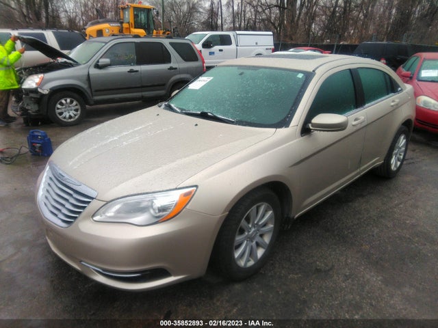 Chrysler 200 Touring 2014 1C3CCBBB0EN127568 Image 2
