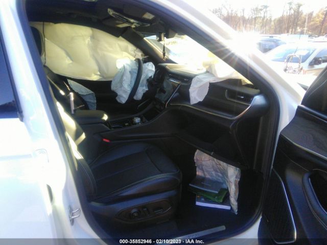 1C4RJKDG3P8702588 Jeep Grand Cherokee L Overland