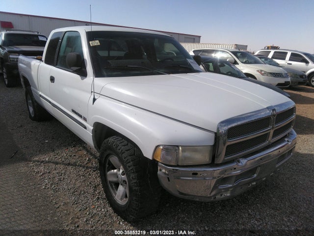 Dodge RAM 1500 2000 1B7HC13Y5YJ168806 Image 1