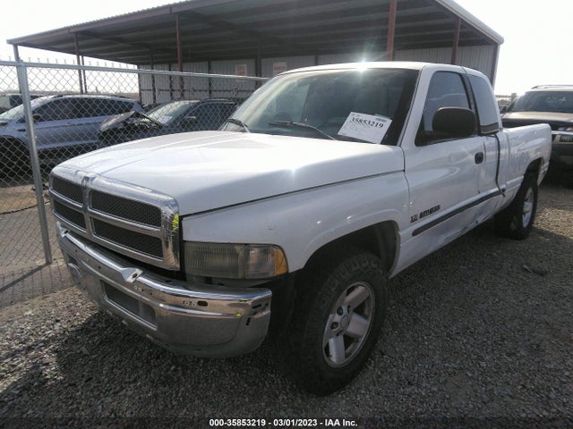 Dodge RAM 1500 2000 1B7HC13Y5YJ168806 Image 2