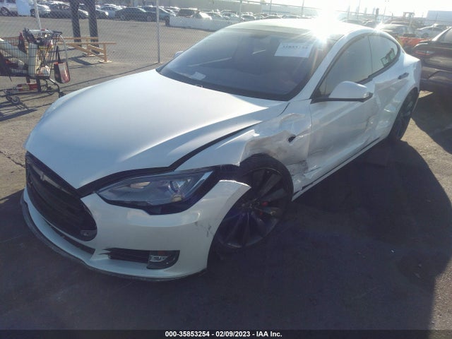 Tesla Model S Performance 2013 5YJSA1DP5DFP17553 Image 2