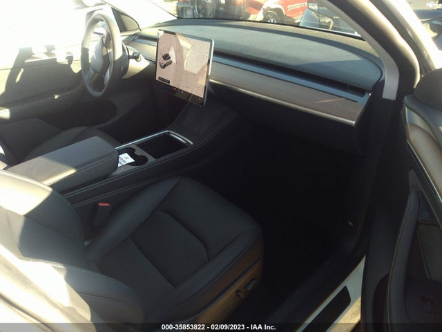 2022 Tesla Model Y, VIN: 7SAYGDEF1NF558602