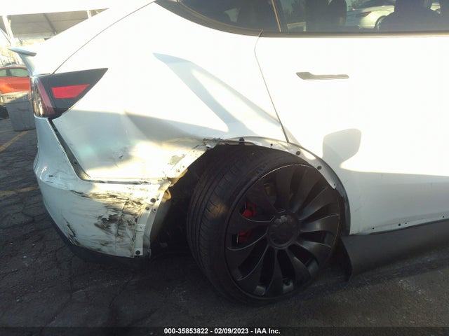 2022 Tesla Model Y, VIN: 7SAYGDEF1NF558602