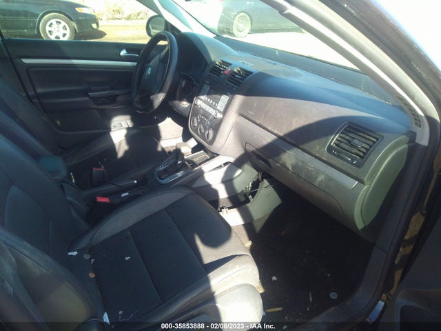 3VWEF71KX7M199026 Volkswagen Jetta Sedan Wolfsburg Edition