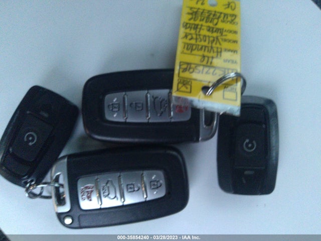 2016 Hyundai Veloster, VIN: KMHTC6AE7GU273775