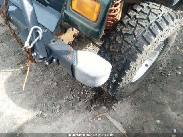 1J4FA59S61P328132 Jeep Wrangler Sahara