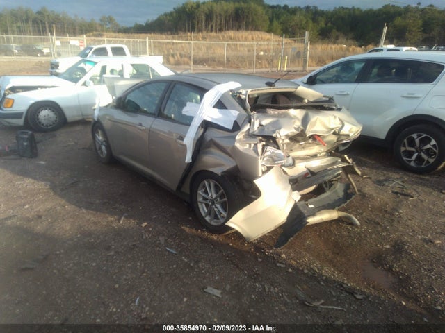 Ford Focus 2016 1FADP3F24GL316233 Image 3