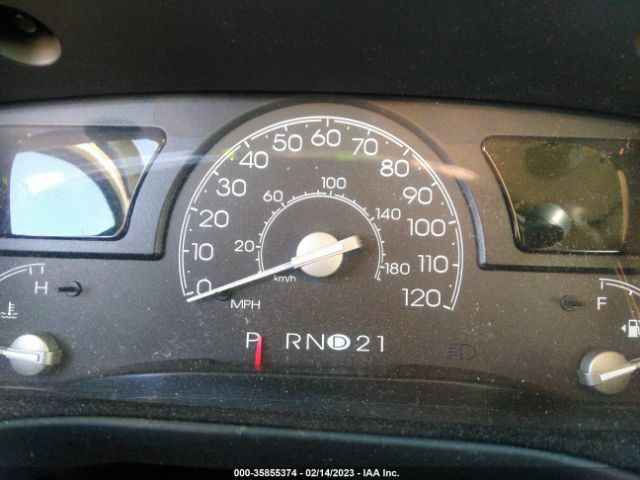1LNHM82W45Y656665 Lincoln Town Car Signature Limited