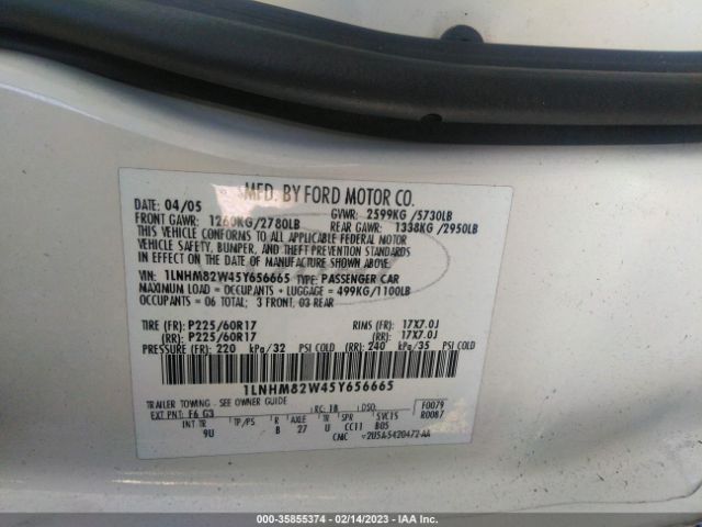 1LNHM82W45Y656665 Lincoln Town Car Signature Limited